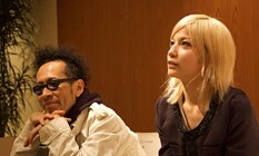 アルバム収録曲「ろくでなし」をカバーした理由に、意外な秘密が隠されていたことが今回のインタビューで判明。朝本浩文も驚いたこのエピソードは必見。