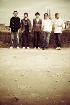 シングル初回限定盤付属のDVDには「O2」のビデオクリップを収録。