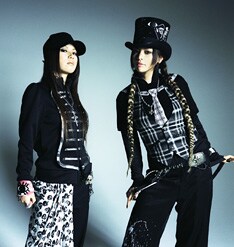 ベストアルバムには「Dreamland」のほか、未発表新曲「チャクラ」など計18曲を収録。