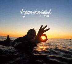 ちなみに「GREENROOM」とは、波が作り出すチューブ状の空間のことを指す。