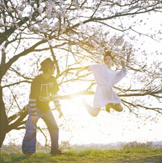 現在彼らはニューアルバムのレコーディング中。夏フェスにも多数出演するとのこと。