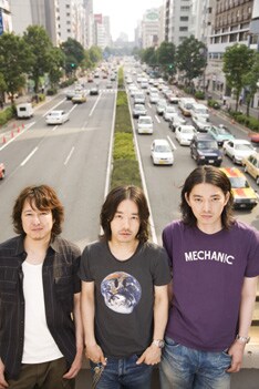 和田唱のブログにはPV撮影中のオフショットが掲載されている。