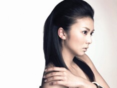 この全国ツアーは、昨年の招待制ライブを通じて生演奏で歌う楽しさを知った、柴咲本人の希望により実現。