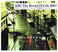 写真は昨年の弾き語りツアーの模様を収めたタワーレコード限定発売のライブアルバム「The Bread Of Life 2007」。