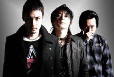 4日のライブでは骨折したにもかかわらず、最後までイベントを盛り上げたK.A.Z。再び元気な姿でステージに戻ってくる日を楽しみにしておこう。