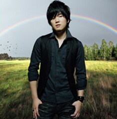 「虹が消えた日」のリリース後は、秦基博も参加しているスペシャルユニット「福耳」のシングル「DANCE BABY DANCE」の発売が控えている。