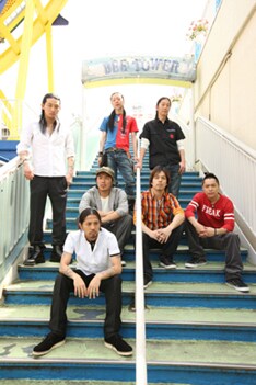 Kjをはじめメンバー全員が無類のサッカー好き。今回のタイアップは適任といえる。