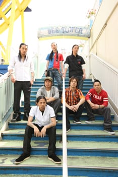 Kjをはじめメンバー全員が無類のサッカー好き。今回のタイアップは適任といえる。