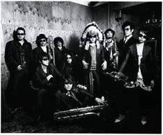 日本一長い名前のバンドから、日本一の開運バンドに生まれ変わった!wagero!。ちなみに、Dr.コパの娘ドーター・コパは、以前から彼らのファンだったとのこと。