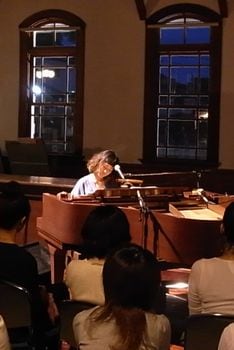 6月4日にはソロ2ndアルバム「ケモノと魔法」をリリース。初回限定盤は本人作の47ページの絵本付ブックCD仕様。