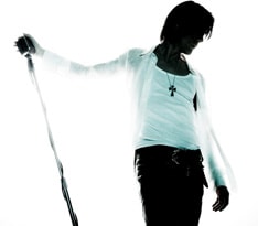 ヒムロックのソロ活動20周年を記念して制作される本作。さらに贅沢な内容となった。