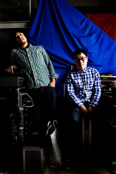 収録曲は1曲ずつの単体購入も可能だが、ダブ＆リミックス作品4曲+フォトブックはアルバム単位で購入した場合のみの特典となっている。