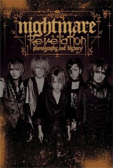 ぴあBOOK SHOPで予約すると、オリジナルフォトステッカー＆フォトカードの限定得点付き。予約の期限は5月22日まで。