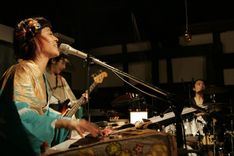 同じく明日5月21日に初のドキュメンタリー映画「たゆ たう-GOOD TIME MUSIC of clammbon-」のDVDを発売。初回限定盤にはライブDVD「LONG SONG FILM」が同梱される。