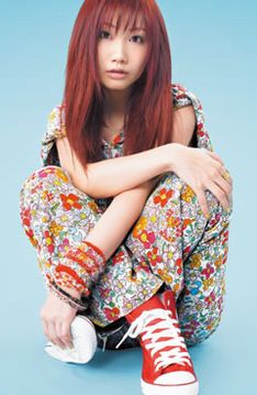 最新シングル「ロケットスニーカー / One×Time」は、5月20日付のオリコンデイリーチャートで2位を記録。