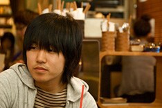 ナタリー「Power Push」のコーナーでは、まつきあゆむのインタビューや新曲「バスストップ」PVを公開中。