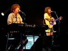 「Love Call」は現在、RYTHEMオフィシャルサイトにて期間限定でフル試聴を実施中。6月7日からは着うた配信もスタート。