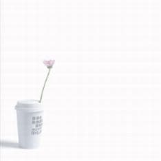 ニューシングルのジャケットは「Together / あかり / Fall Back」のジャケットと対をなすようなデザイン。