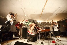 結成10周年を迎えた今、一番の盛り上がりを見せるYSIGに注目。6月中には試聴音源などが用意された特設サイトをオープン予定とのこと。