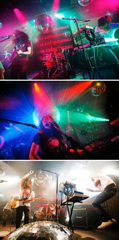 会場の天井からは大小さまざまなミラーボールが吊るされ、ツアーファイナルを派手に演出。メンバーが嬉しそうにぺたぺたと触る光景も見られた。