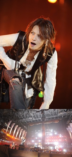 「TOUR 2008 L'7～Trans ASIA via PARIS～」は世界7都市で32万人を動員。海賊船を模したセットで圧巻のステージを繰り広げた。