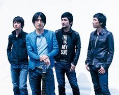 桜井和寿はオフィシャルサイトで「GIFT」について、「この歌が、皆さんの中にある輝きを見付けてゆく手助けになったとしたらそんな幸せな事はありません」とコメントしている。