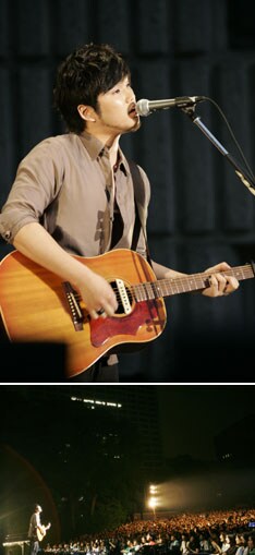 この日の指定席チケットは即日ソールドアウト。急遽追加立見席が発売された。