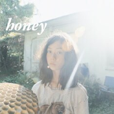 多彩なプロデューサー陣が参加し、発売前から話題を呼んでいる新作「honey」。