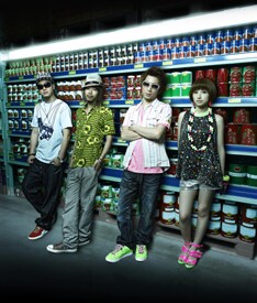 ミュージックビデオ2作品にはK-1ファイターの武蔵が出演。迫力ある格闘シーンを披露している。