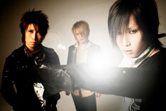 抽選にはずれた場合も、メンバー直筆サイン入りスペシャルフォトカードがプレゼントされる。