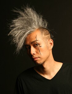 筋肉少女帯としての武道館ライブなど、今年はさまざまなアニバーサリー企画を行うオーケン。今後の動きからも目が離せない。