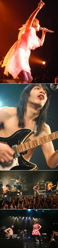 YUKIのMCによると、この日のライブのチケット先行申し込みには20,000人の応募があったとのこと。会場外には入れなかったファンが多数集まっていた。