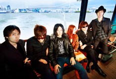 今年は結成15周年のメモリアルイヤー。アルバム発売にあわせた今後の動きから目が離せない。