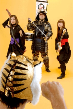 ちなみに、昨日のライブで披露された特別セッションは、ミドリとの「アタックNo.1」、凛として時雨との「スパイダー」、フラワーカンパニーズとの「ギンギラギンにさりげなく」 、THE BACK HORNとの「飾りじゃないのよ涙は」の計4曲。貴重なパフォーマンスに観客も大満足だったようだ。