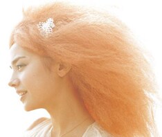 コメント映像も二カ国語対応されており、オフィシャルサイトでは日本語で、オフィシャルMySpaceでは英語で配信中。