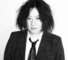 シングルカップリングの「How(仮)」は、「Who-08-」と同時にレコーディングされた最新楽曲。