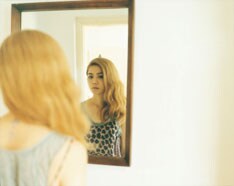 Charaは6月25日にニューアルバム「honey」を発売したばかり。