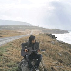 映画「ビルと動物園」の主題歌に起用された持田香織とのコラボナンバー「あたらしい朝」は、7月16日よりiTunes Storeおよび主要配信サイトで順次配信がスタート。