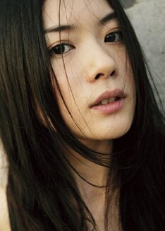 シンガー笹生実久がmicc名義となって初のシングル＆アルバムをリリース。なお、アニメ「魔法遣い～」には掟ポルシェ（ロマンポルシェ。）も声優として出演する。