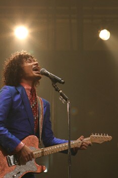 武道館ライブ当日の模様は下記関連記事参照。