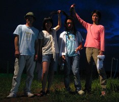 本日7月7日からはV∞REDOMSのライブドキュメンタリー映画「77 BOADRUM」が公開中。