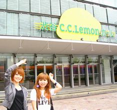 12月の初ワンマンが待ちきれず早くも会場に来てしまった（？）RYTHEMの2人。