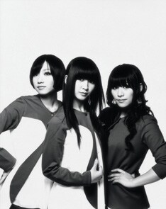 明日7月9日にシングル「love the world」をリリースするPerfume。初回盤購入者を対象とした恒例の「超激レア企画」では、ライブ衣装のプレゼントや武道館ライブのバックステージ招待などを実施する。