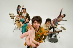 今週7月12日(土)には王子駅前でメジャーデビュー直前の無料ストリートライブを実施する。