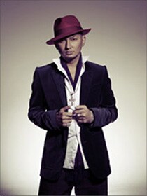 医師の診断によると右大腿骨転子下骨折とのことで、約2カ月の加療を要し、全治6カ月の見込み。