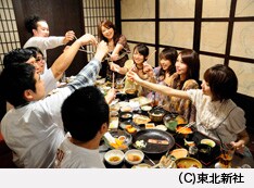 王様ゲームに興じるAKB48メンバー。ファンとしてはあまり観たくない光景かもしれない。