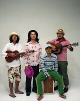 スカンク兄弟は料理家のケンタロウが在籍するアコースティックバンド。