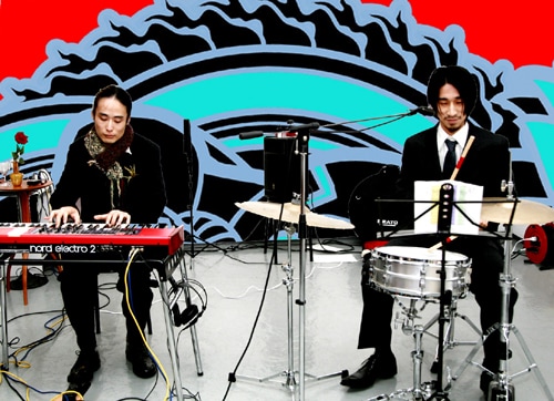 フットワーク軽く全国各地でライブを繰り広げているグッドラックヘイワの2人。