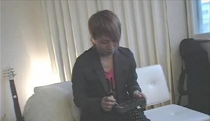 「SX-150」のコンパクトなボディに思わず「カワイイ！」と叫ぶ中田ヤスタカ。