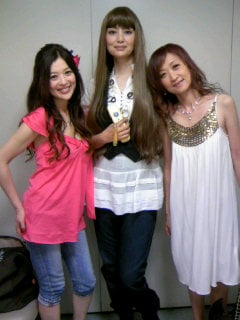 ファンなら涙せずにはいられない奇跡の3ショット。番組では、毎回さまざまな角度から大きな話題を集めるSMAPのコラボセッションにも注目だ。